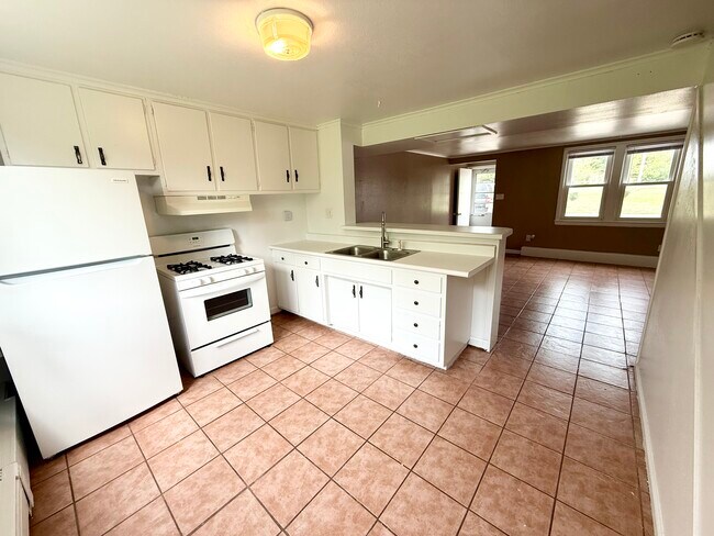Foto del edificio - 6331 104th St