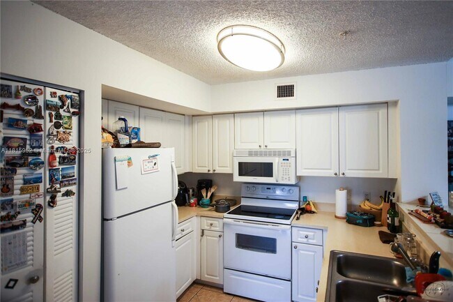Foto del edificio - 12136 St.Andrews Pl
