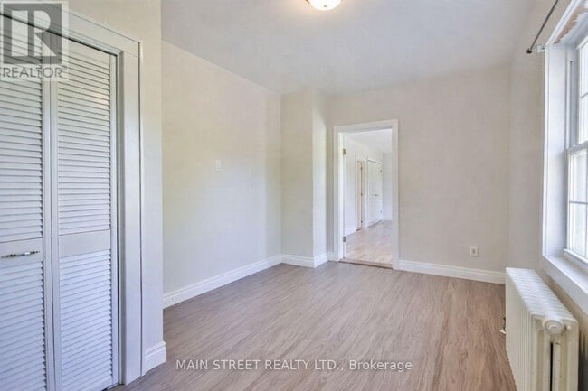 Building Photo - 280 Bells Ln