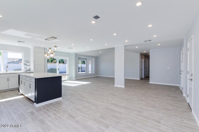 Foto del edificio - 6729 E Kings Ave