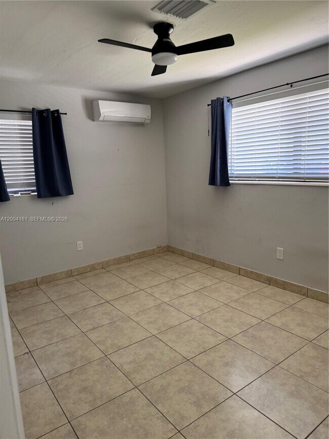 Foto del edificio - 8721 NW 11th St