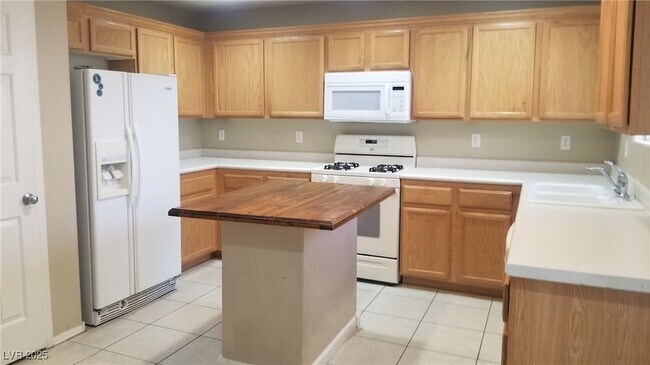 Building Photo - 1008 Monte De Oro Ave