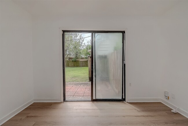 Building Photo - 2051 Santa Rosa St