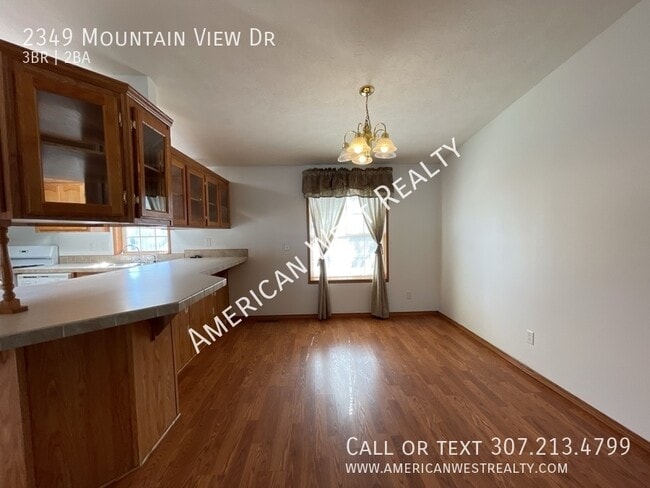 Building Photo - 2349 Mountain View Dr
