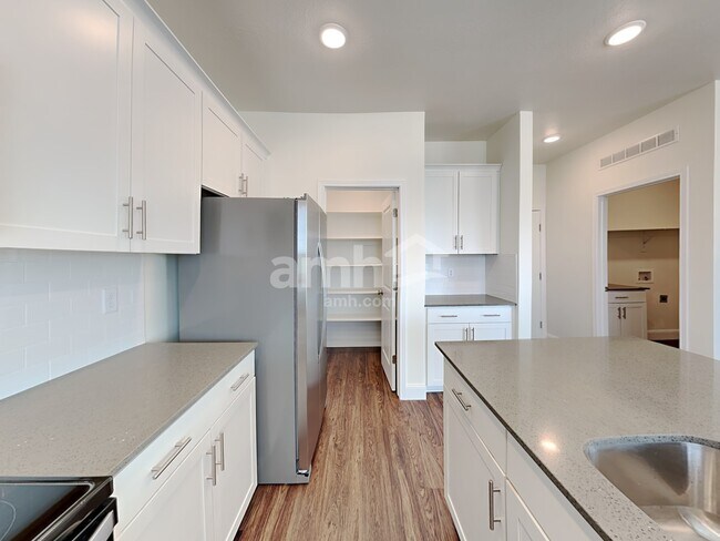 Foto del edificio - 3354 Fields Ave