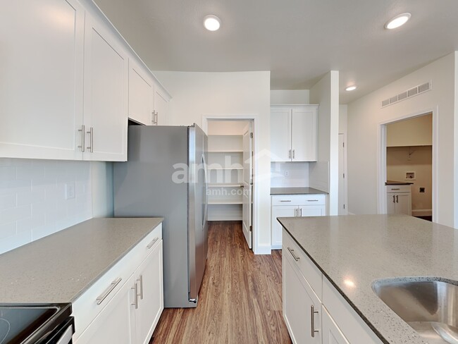 Building Photo - 3354 S Fields Avenue