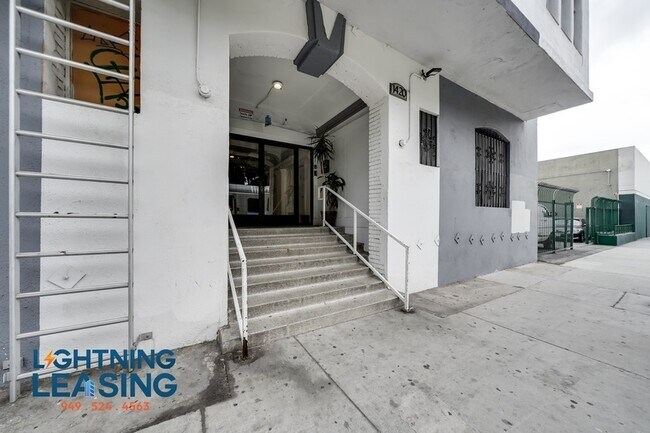 Building Photo - 1420 Flower St