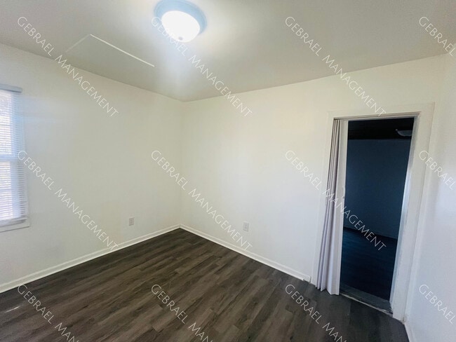 Building Photo - 15863 Kentucky St