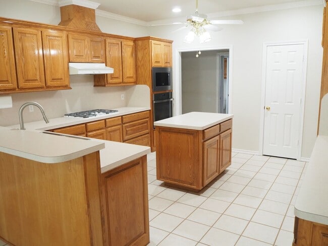 Building Photo - 4763 Red Oak Cir