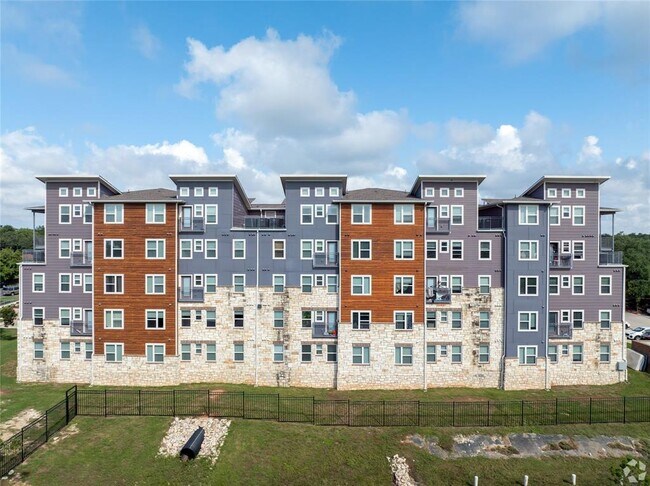 Foto del edificio - 3300 Oak Creek Dr