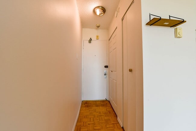 Building Photo - 1595 Rue Rachel E