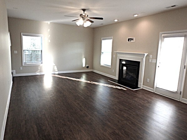 Foto del edificio - 524 McCarthy Dr