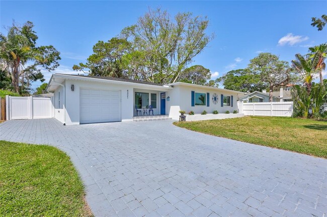 Building Photo - 4321 Sunrise Dr S