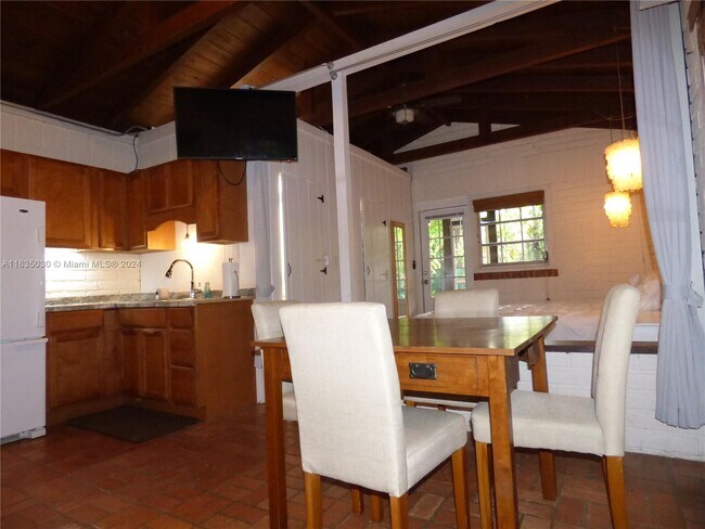 Foto del edificio - 5858 SW 80th St