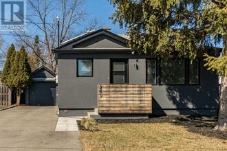 Building Photo - 260 W 16th St