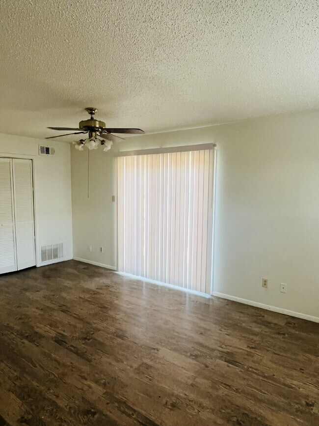 Foto del edificio - 2 Bedroom Townhome