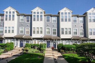 Building Photo - 15 Fawn Ct