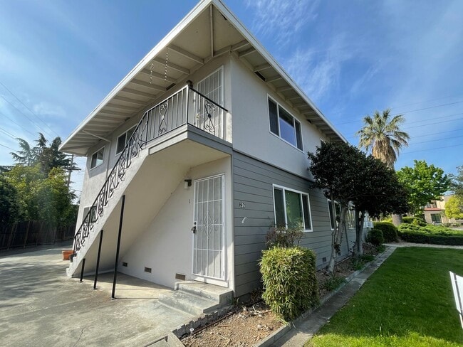 Carlton Ave - Carlton Ave Apartment