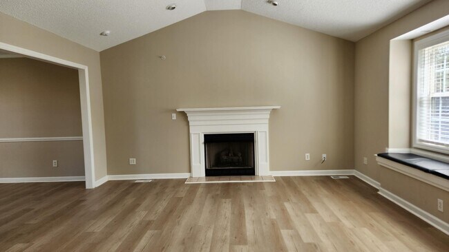 Building Photo - 109 Laura Ln