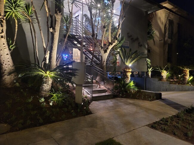 Foto del edificio - 435 S Palm Dr