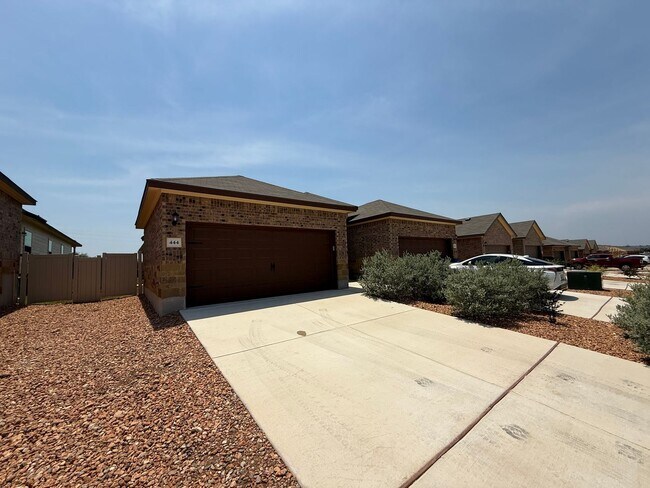 Foto del edificio - 3bd 2ba Prime Location