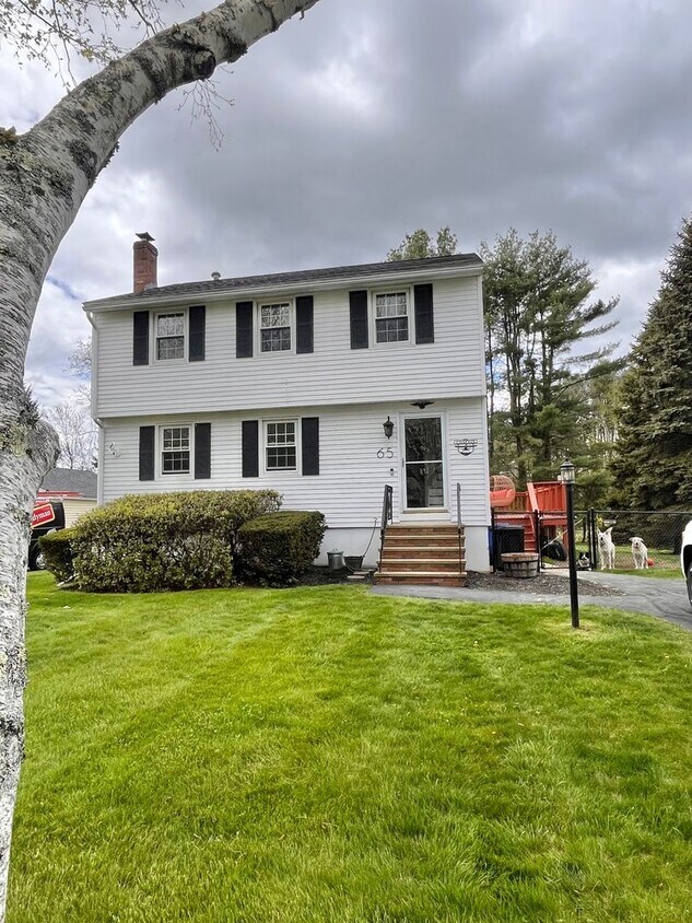 Primary Photo - Single Family 3 bed/1.5 bath, Large fenced...