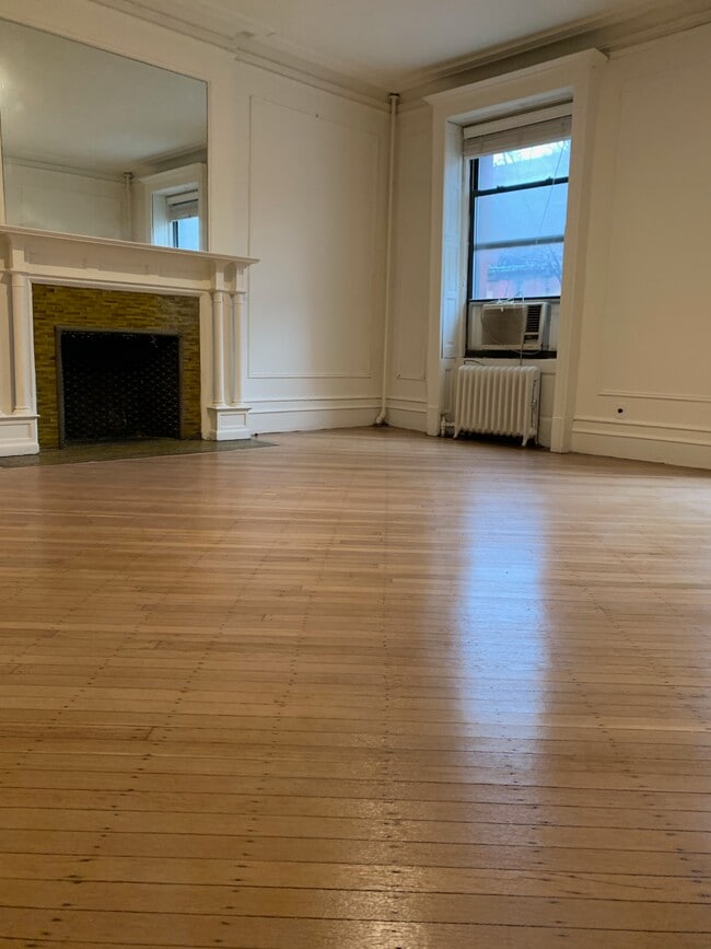 Building Photo - 40 W 73rd St