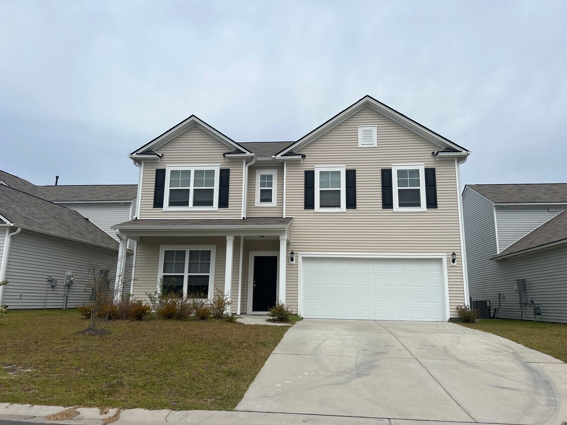 Foto principal - Beautiful 5-Bedroom home in Carolina Forest!