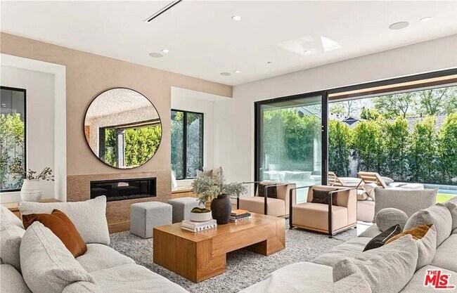 Foto del edificio - 4453 Gentry Ave