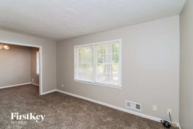 Building Photo - 3330 Heatherwood Ln SW
