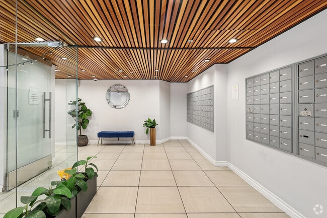 Lobby - Commodore Regency Apartments