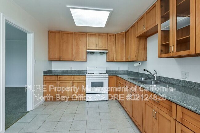 Building Photo - 1910 32nd Ave