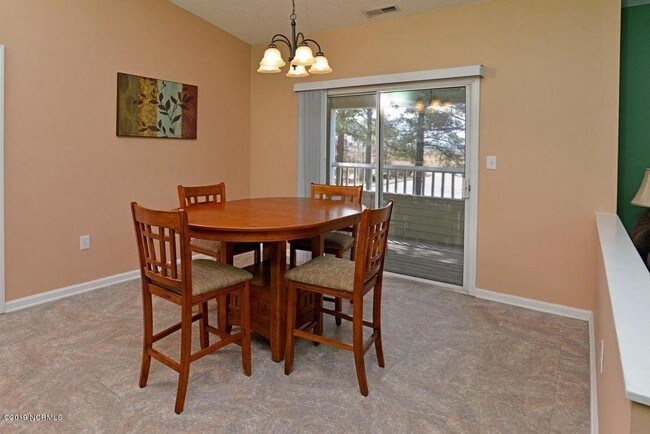 Foto del edificio - 537 Spring Forest Rd
