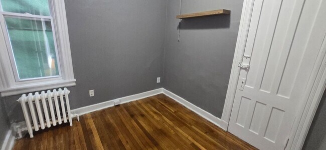 Foto del edificio - 4 bedroom, 1 bath