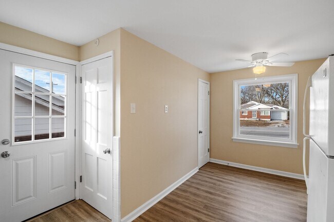 Building Photo - Single Family Ranch (2 Bed/1 Bath) in Hanl...