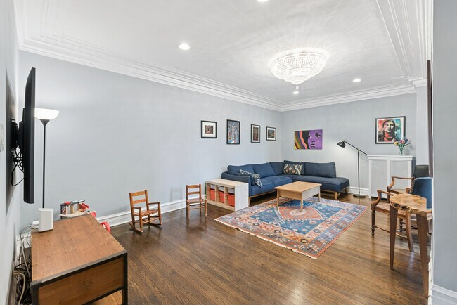 Foto del edificio - 5840 S Stony Island Ave