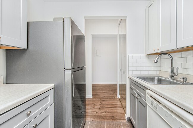 Building Photo - Luxury Riverdale Rental