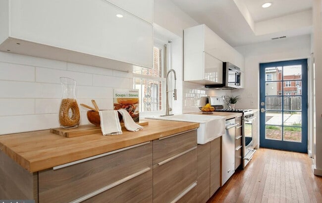 Kitchen with great light and butcher block counters - 330 Elm St NW