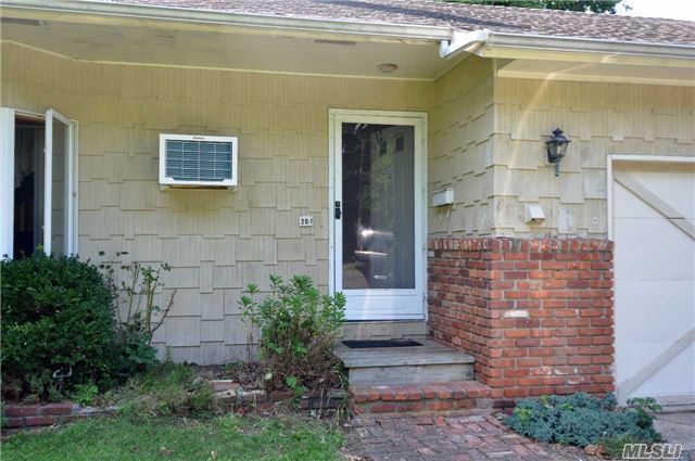 Foto del edificio - 20 Hallock Ln
