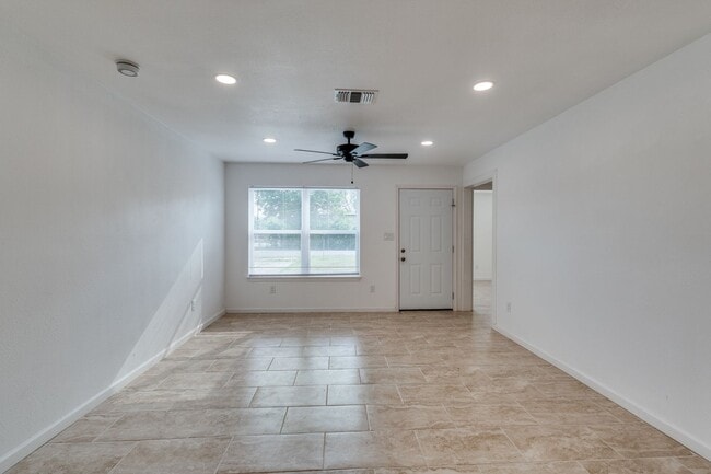 Building Photo - Updated 3/1 in Cibolo