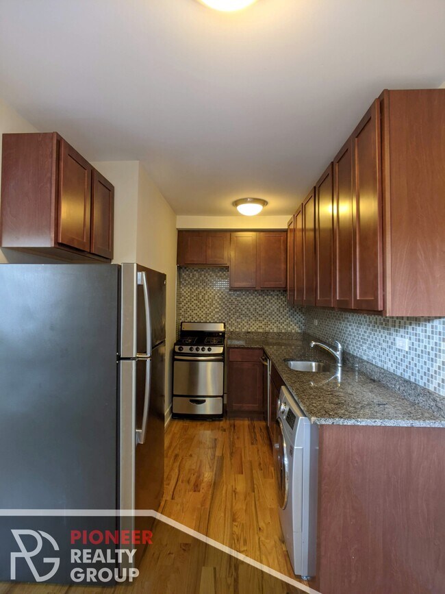 Foto del edificio - 556 W Arlington Pl
