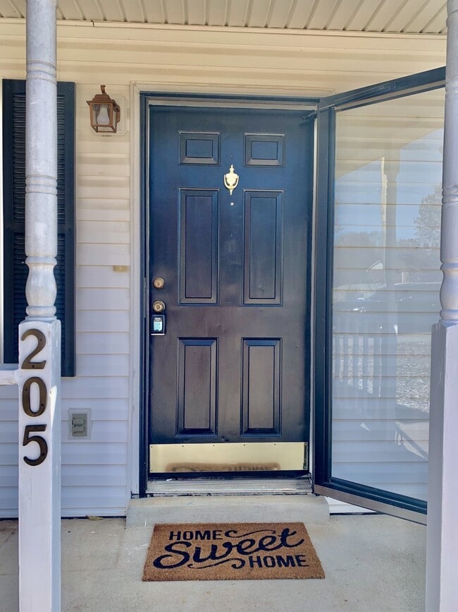 Photo - 205 Holland Ridge Dr House