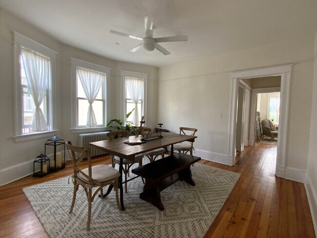 Dining room facing hallway - 47 Depeyster Street