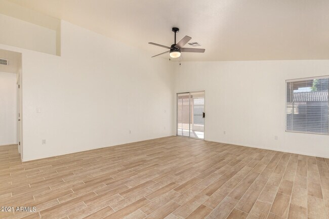 Foto del edificio - 929 E Saragosa St