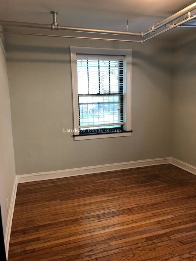 Foto del edificio - 5542 W Leland Ave