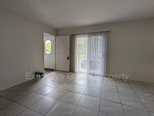 Foto del edificio - 1190 Lois Ln