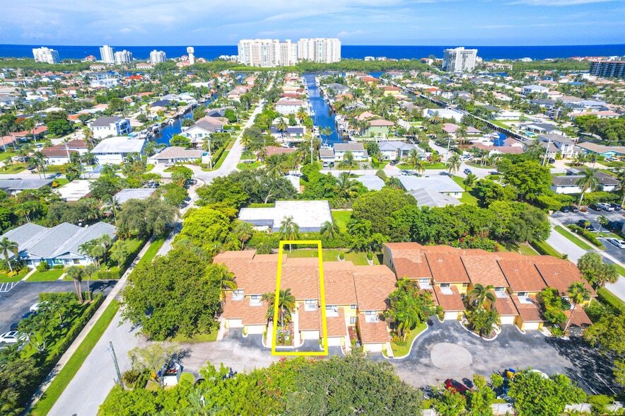 Primary Photo - 660 Coventry St