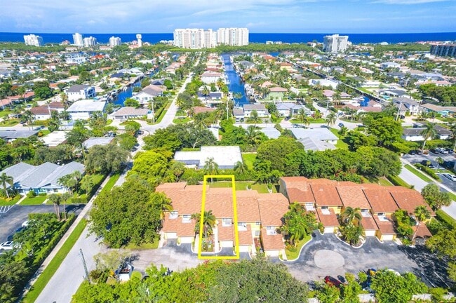 Photo - 660 Coventry St Townhome