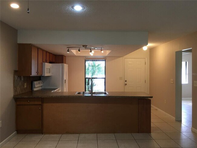 Foto del edificio - 2145 Corbin Pl