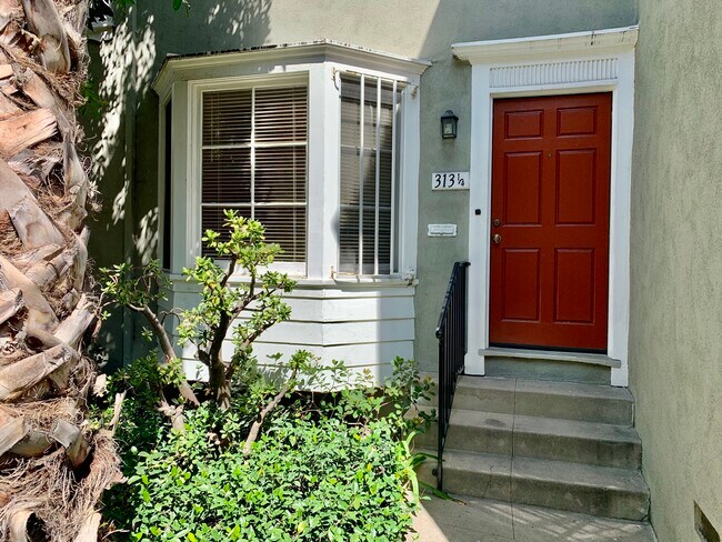 Building Photo - 313 S Cochran Ave